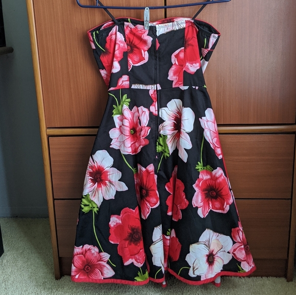 Le Chateau floral strapless dress with belt - Picture 2 of 10